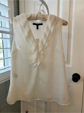 White House Black Market Cream Pleated V-Neck Sleeveless Blouse